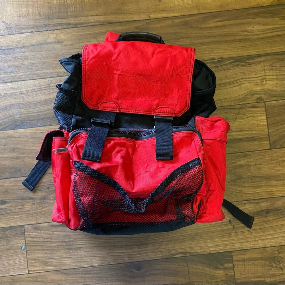 Vintage Marlboro Backpack 17”x13”
(Ago 026)